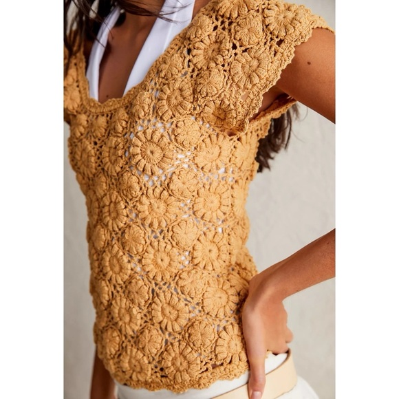 New Free People We The Free Crochet Knit Floral Yellow Top Alicia Sweater XS - Picture 3 of 11